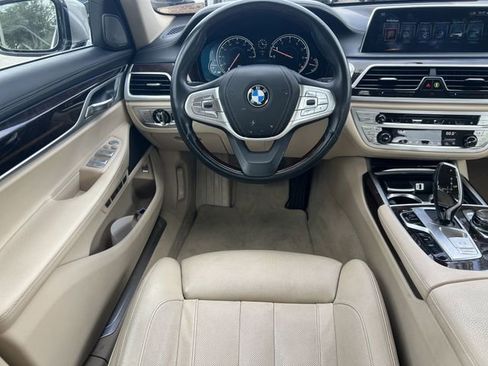 Used 2017 BMW 740i image 12