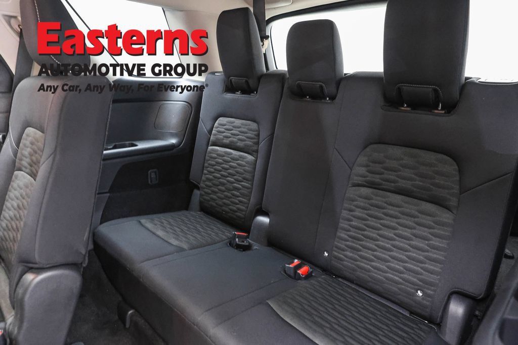 Used 2025 Nissan Pathfinder SV FWD image 26