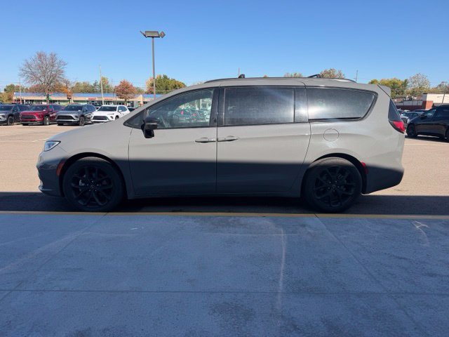 Used 2025 Chrysler Pacifica Limited FWD image 10