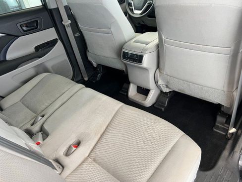 Used 2017 Toyota Highlander LE AWD/4WD image 26