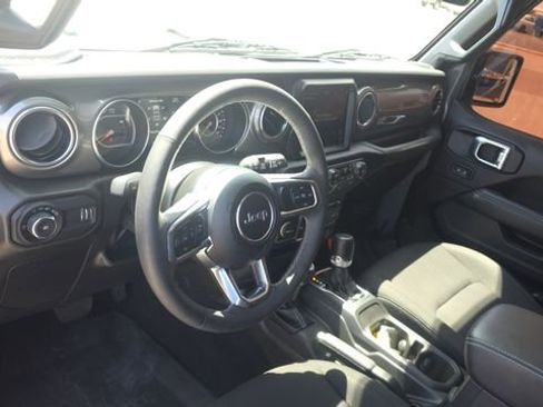 Used 2023 Jeep Wrangler Unlimited Sahara w/ Cold Weather Group AWD/4WD image 12