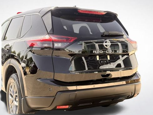 Used 2025 Nissan Rogue S FWD image 5