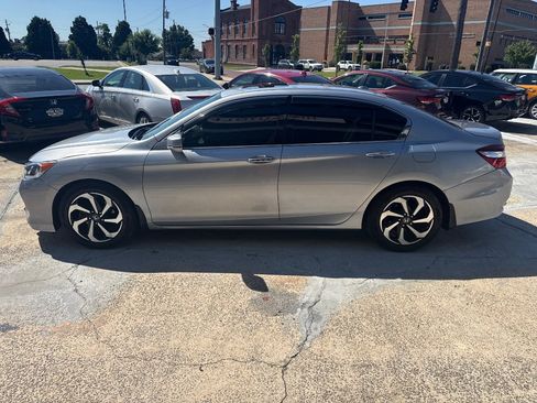 Used 2017 Honda Accord EX-L image 7