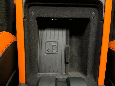 Used 2022 Lamborghini Urus image 36