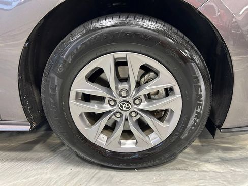 Used 2022 Toyota Sienna XLE FWD image 23