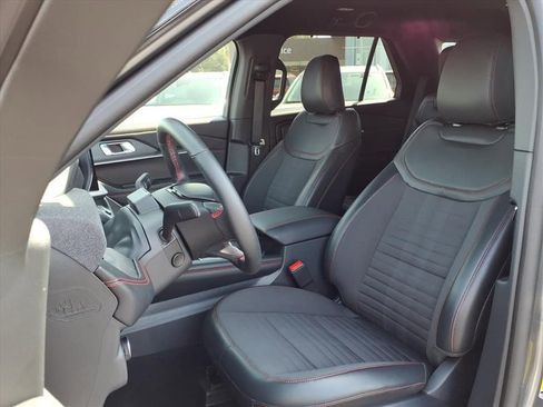 Used 2025 Ford Explorer ST-Line w/ Premium Package image 3