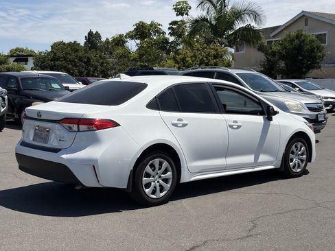 Used 2025 Toyota Corolla LE FWD image 2