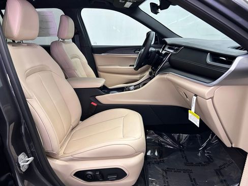 New 2025 Jeep Grand Cherokee L Limited w/ Black Appearance Package image 26