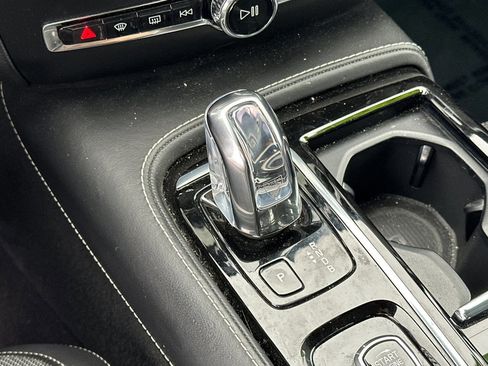 Used 2019 Volvo S60 T8 R-Design image 21