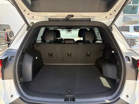 Used 2025 GMC Terrain Elevation w/ Elevation Premium Package AWD/4WD image 11
