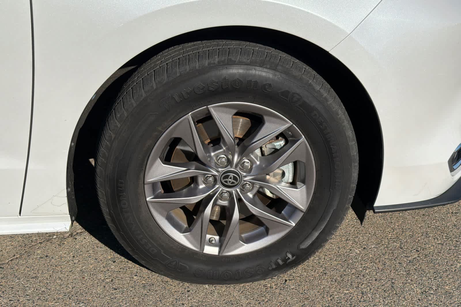 Used 2023 Toyota Sienna XLE FWD image 18