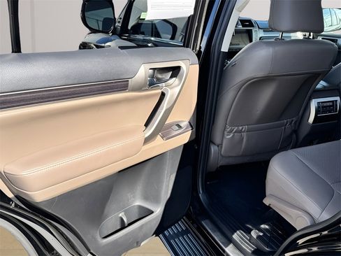 Used 2020 Lexus GX 460 Premium image 35