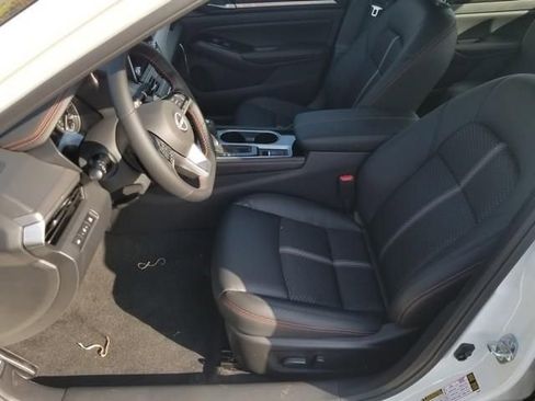 New 2025 Nissan Altima 2.5 SR image 9