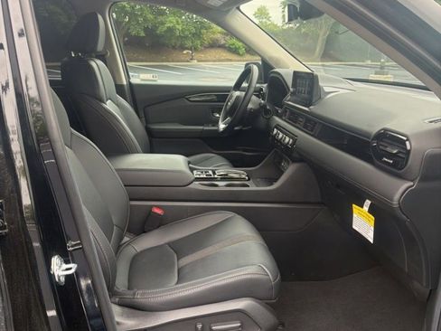 Used 2025 Honda Pilot EX-L image 28