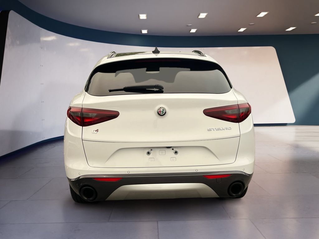 Used 2022 Alfa Romeo Stelvio Ti w/ Active Assist Plus Package AWD/4WD image 4