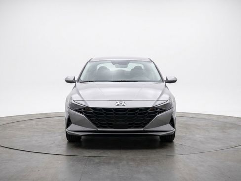 Used 2025 Hyundai Elantra SEL FWD image 2