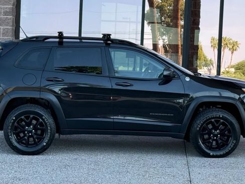 Used 2015 Jeep Cherokee Trailhawk w/ Leather Interior Group AWD/4WD image 14