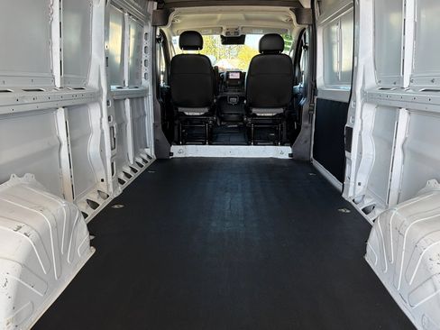 Used 2025 RAM ProMaster 2500 w/ Convenience Group FWD image 13