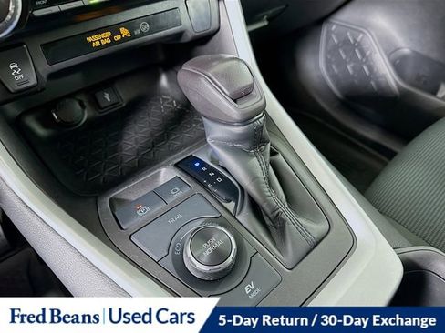 Used 2022 Toyota RAV4 LE image 17