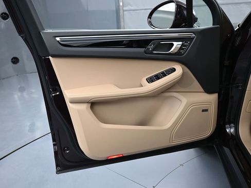 New 2026 Porsche Macan image 15