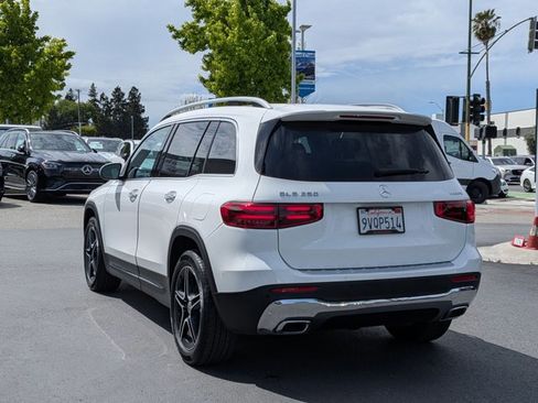 Used 2026 Mercedes-Benz GLB 250 4MATIC image 8