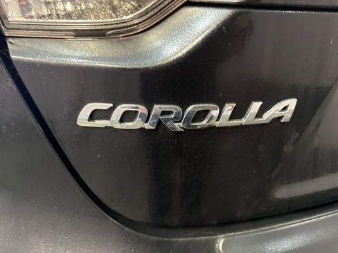 Used 2020 Toyota Corolla LE image 11