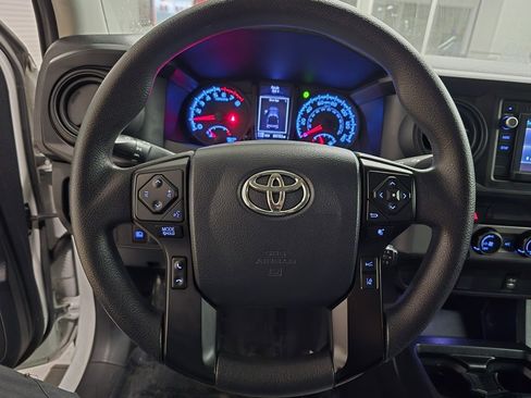 Used 2018 Toyota Tacoma SR image 18