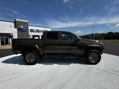 Used 2025 Chevrolet Colorado ZR2 w/ Technology Package AWD/4WD image 8