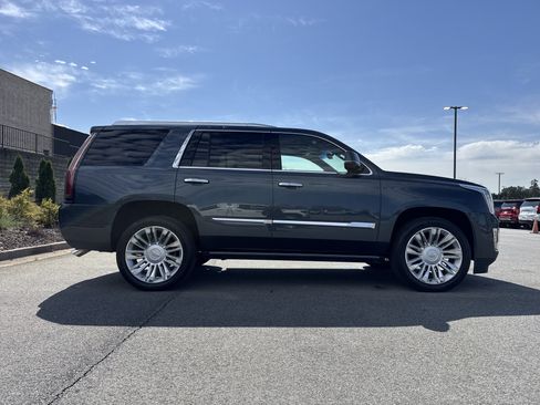 Used 2019 Cadillac Escalade Platinum image 11