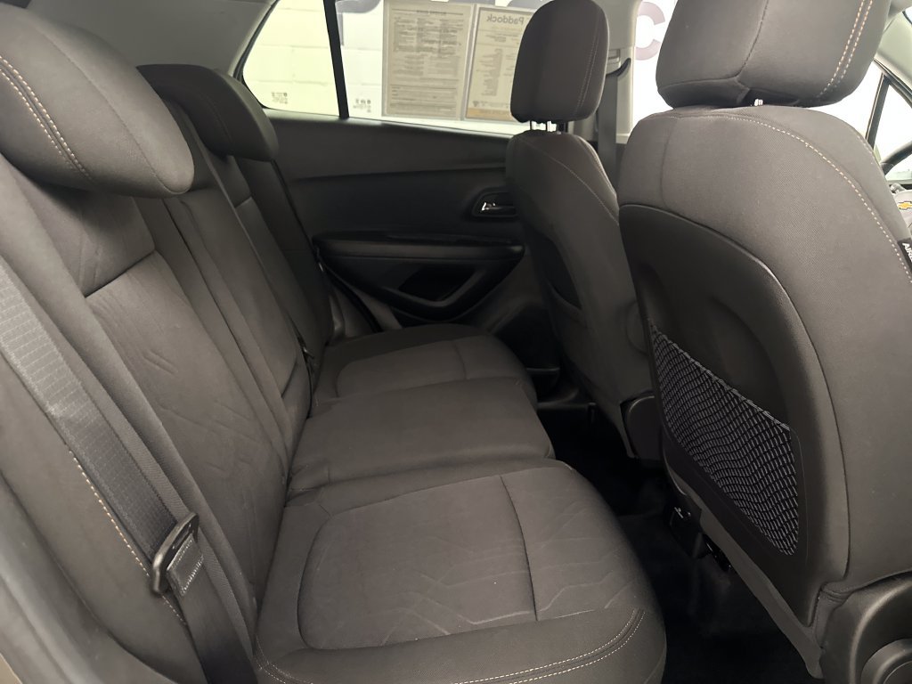 Used 2020 Chevrolet Trax LT FWD image 25
