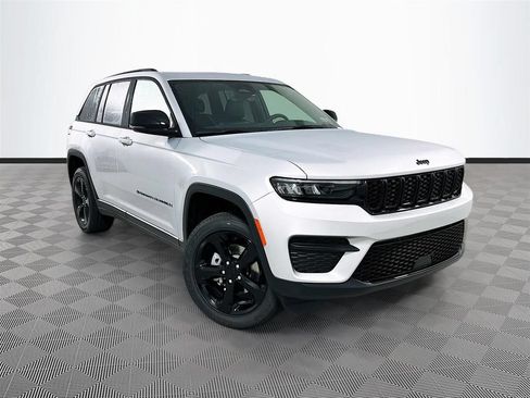 New 2025 Jeep Grand Cherokee Altitude AWD/4WD image 1