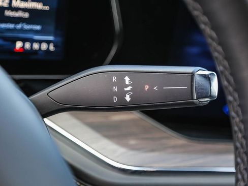 Used 2025 Chevrolet Suburban Premier image 21