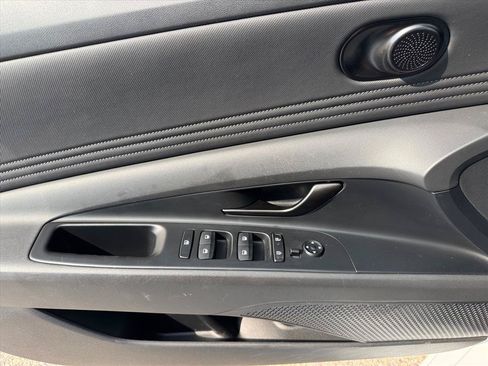 Used 2025 Hyundai Elantra Sport FWD image 19