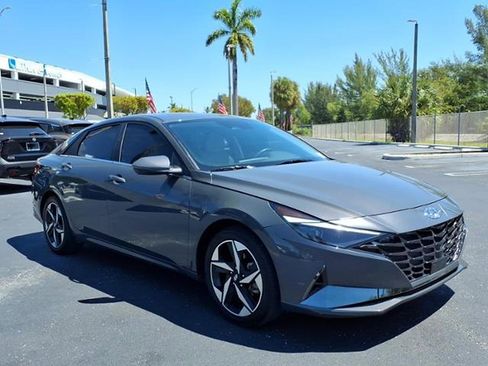 Used 2023 Hyundai Elantra Limited image 17