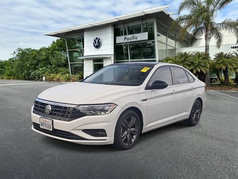Used 2020 Volkswagen Jetta R-Line w/ R-Line Cold Weather Package image 1