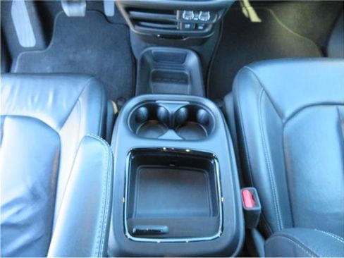 Used 2022 Chrysler Pacifica Touring-L w/ S Appearance Package image 10