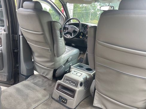 Used 2007 GMC Savana 1500 AWD w/ Preferred Equipment Group image 31