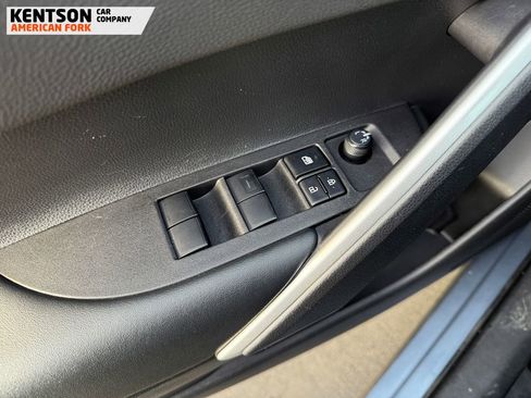 Used 2025 Toyota Corolla Cross XLE image 22