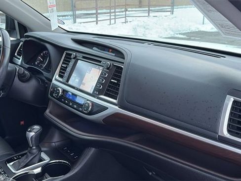 Used 2015 Toyota Highlander Limited image 35