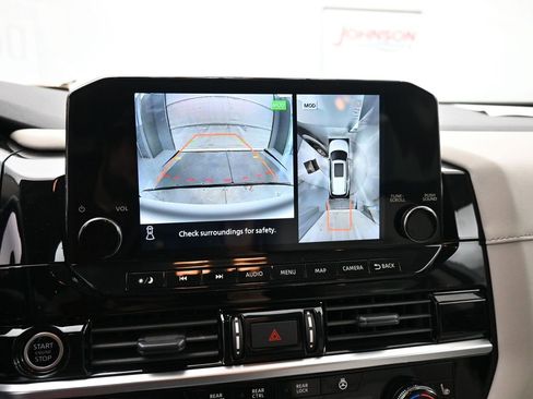 Used 2023 Nissan Pathfinder SL image 16