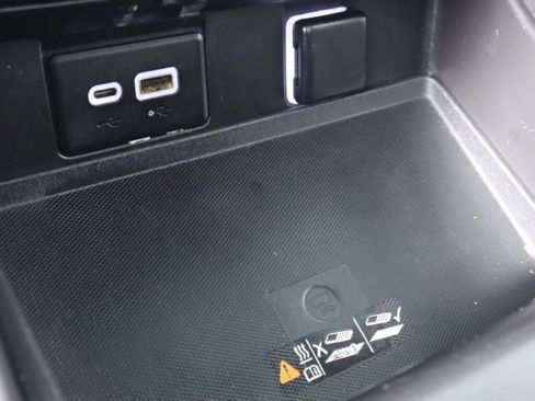 Used 2022 Chevrolet Suburban Z71 w/ Luxury Package image 26