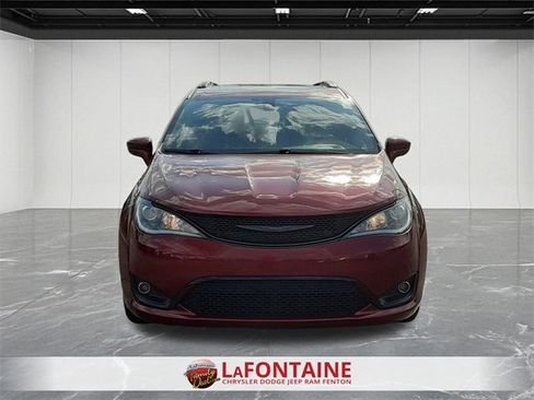 Certified 2020 Chrysler Pacifica Touring-L image 8