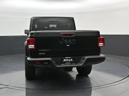 Used 2024 Jeep Gladiator Sport w/ Premium Package AWD/4WD image 6