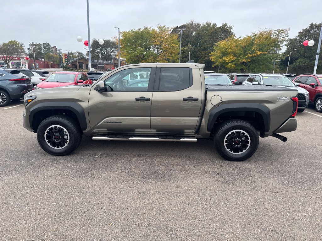 Used 2025 Toyota Tacoma TRD Off-Road AWD/4WD image 4