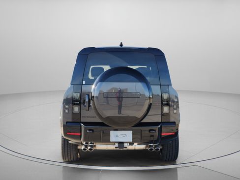 New 2026 Land Rover Defender 130 V8 image 4