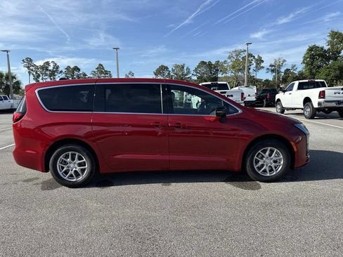 New 2027 Chrysler Pacifica Select FWD image 2