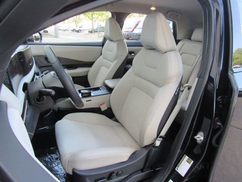 Used 2024 Nissan Ariya FWD image 16