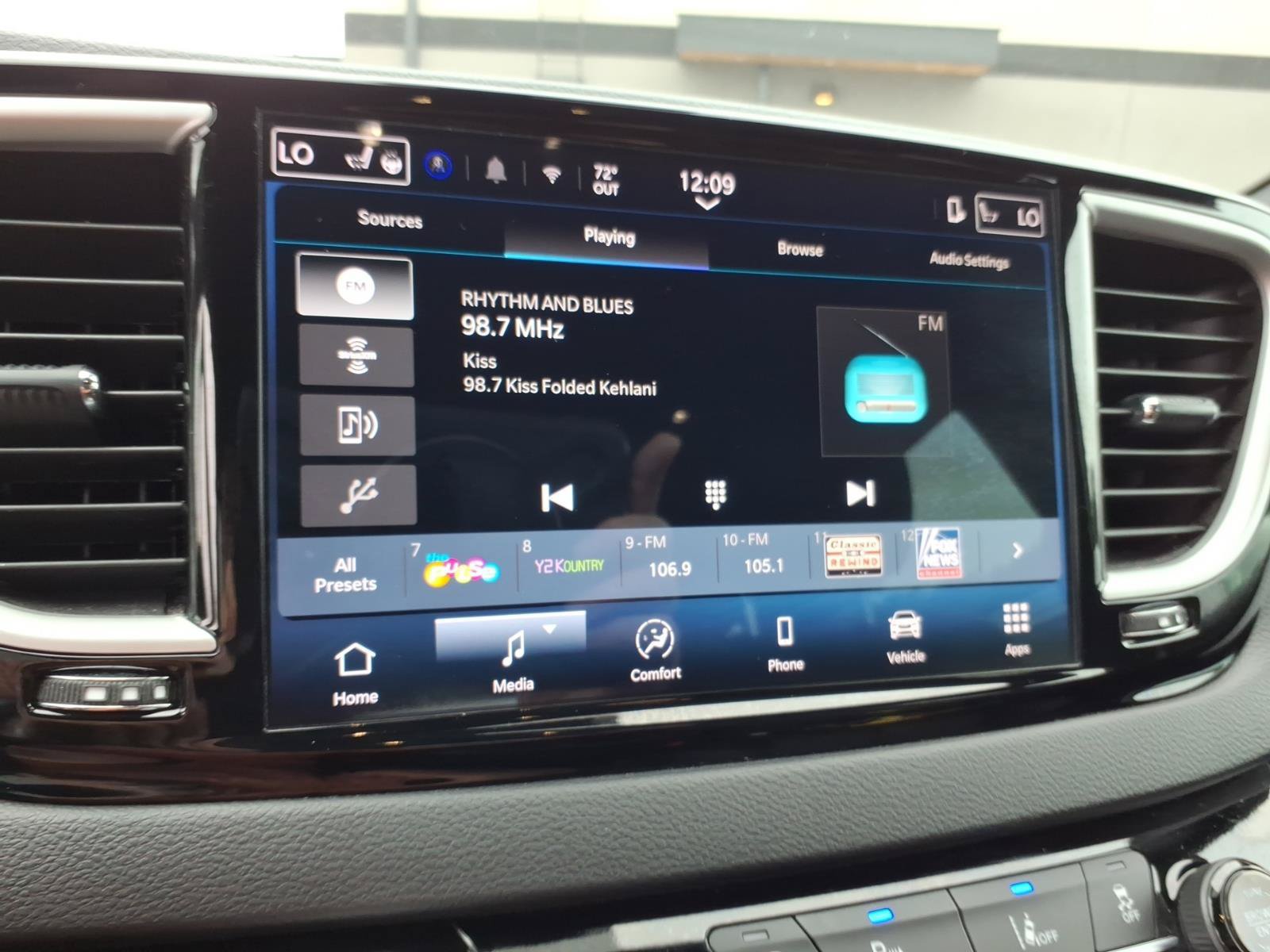 Used 2025 Chrysler Pacifica Select FWD image 15