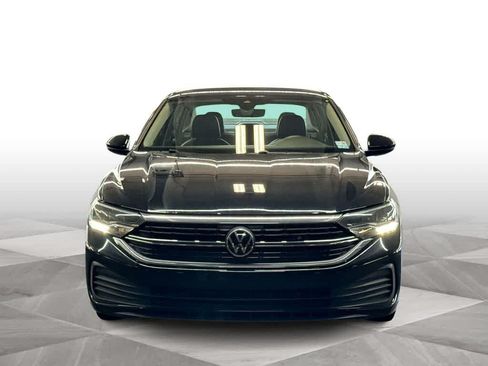 Certified 2022 Volkswagen Jetta SE FWD image 3