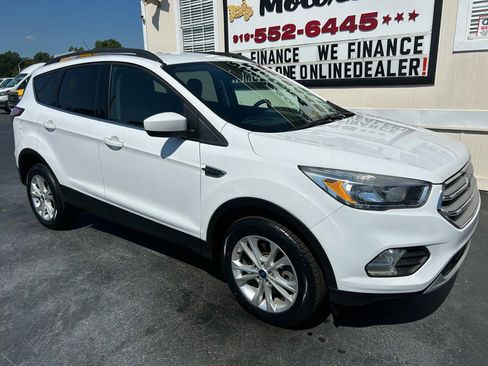 Used 2018 Ford Escape SE image 2